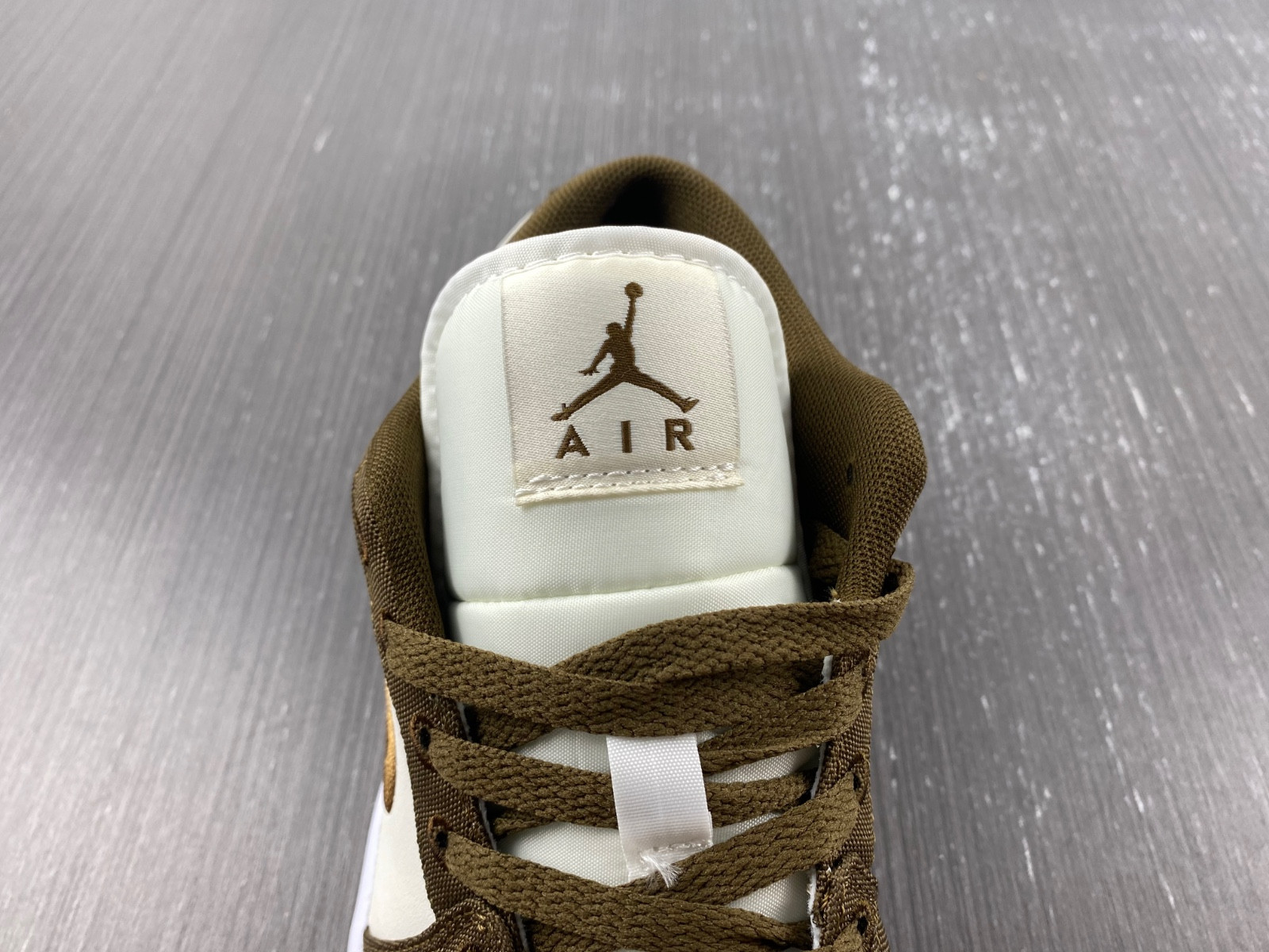 jordan 1 low se light olive (w) - dv0426-301