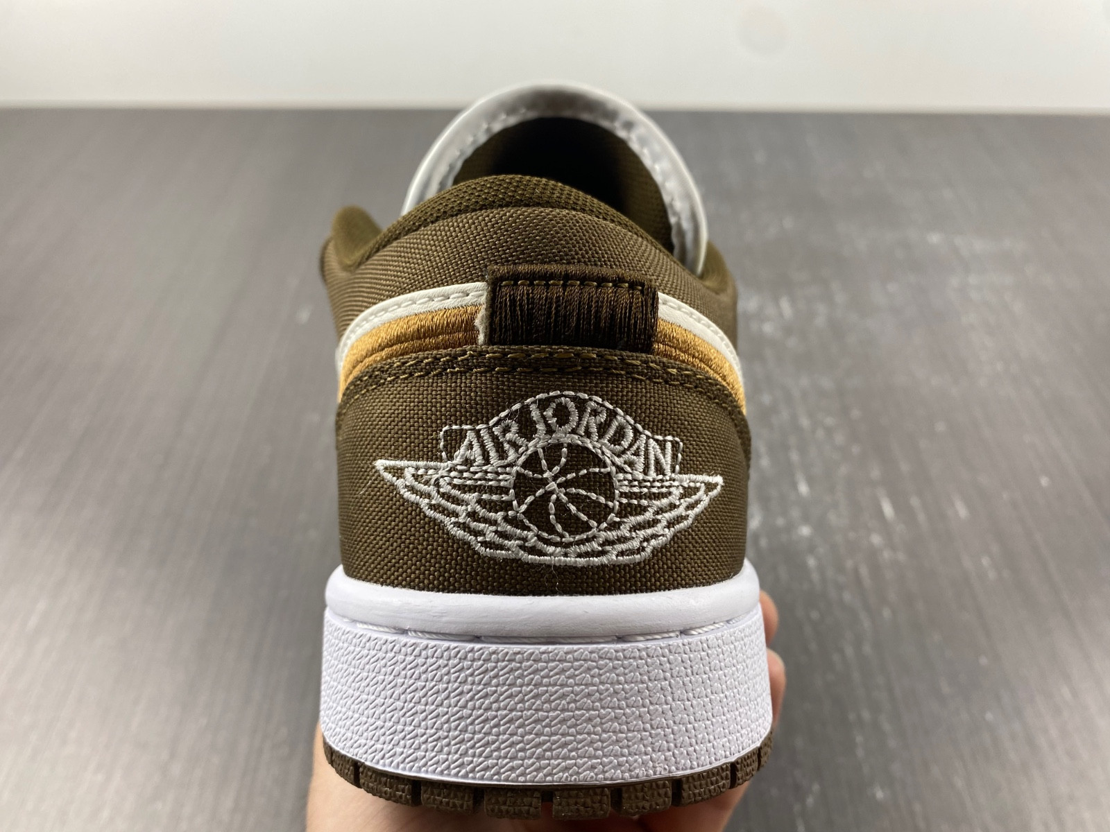 jordan 1 low se light olive (w) - dv0426-301