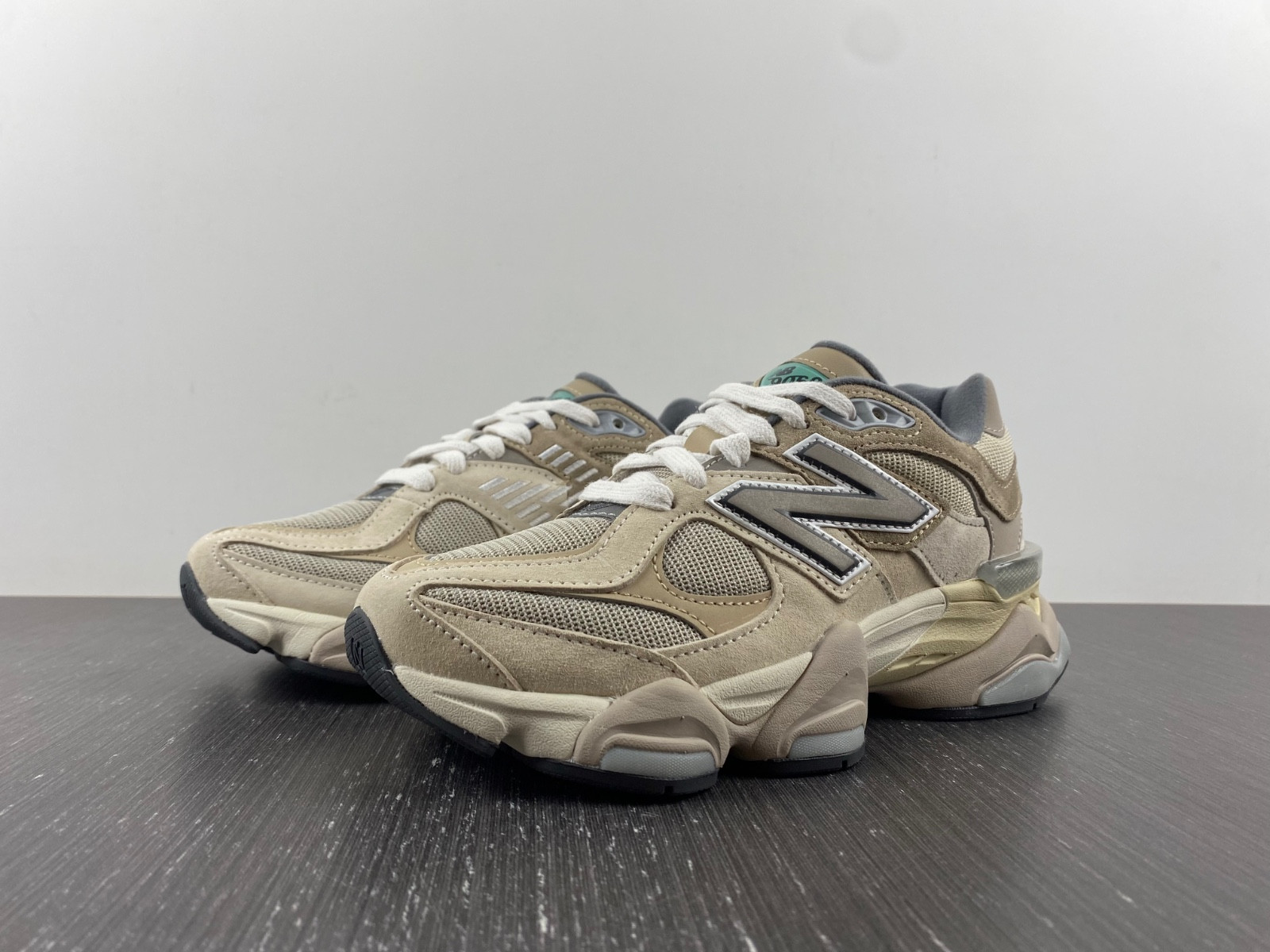 w03s4 jf/joe freshgoods x nb 9060"inside voices" u9060mac