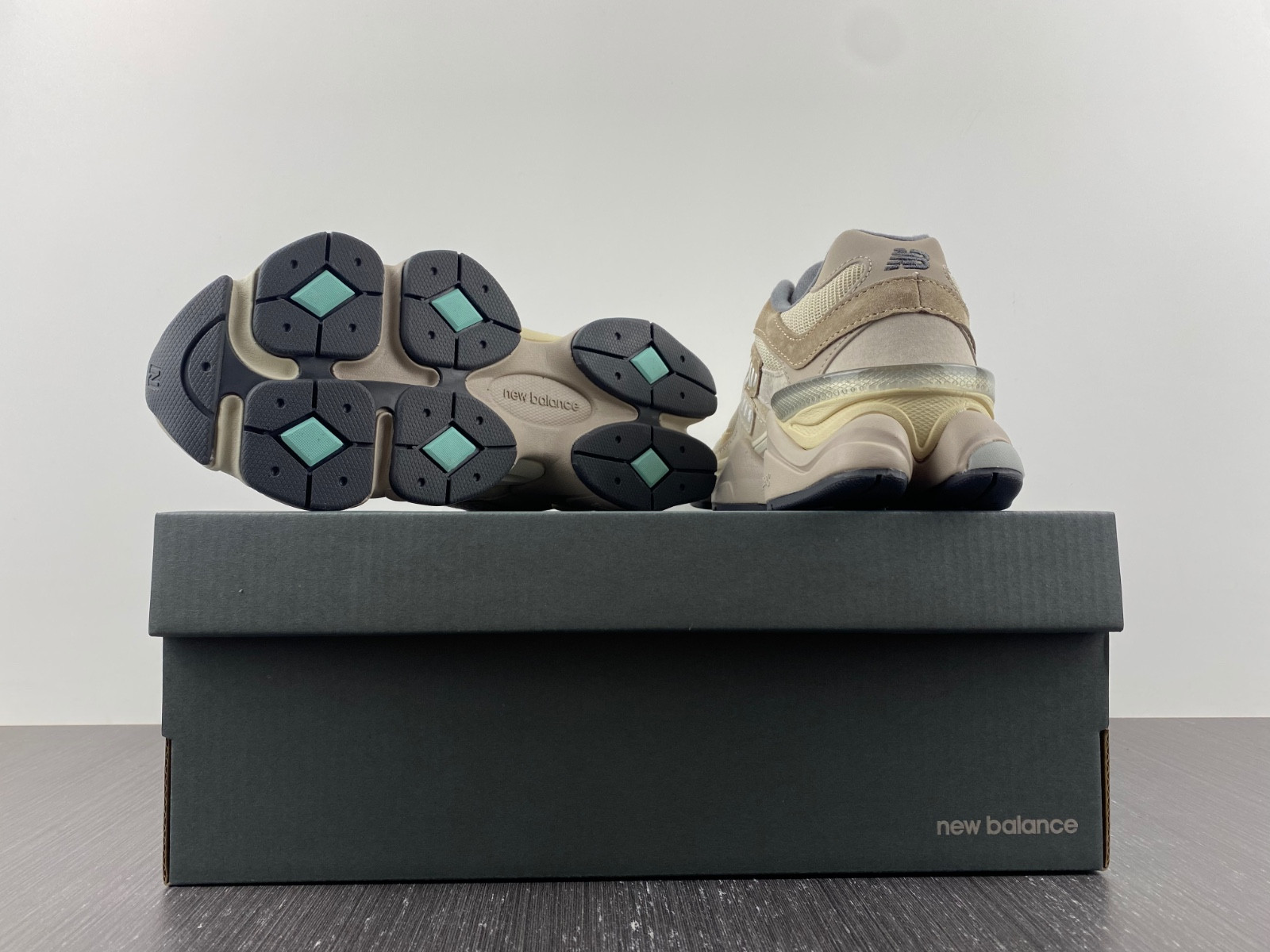 w03s4 jf/joe freshgoods x nb 9060"inside voices" u9060mac