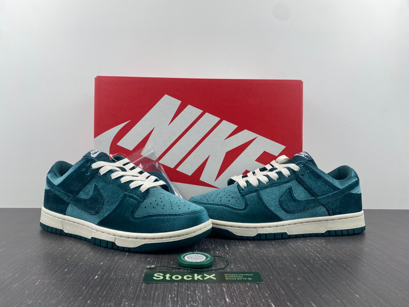 nike dunk low green velvet (w) - dz5224-300