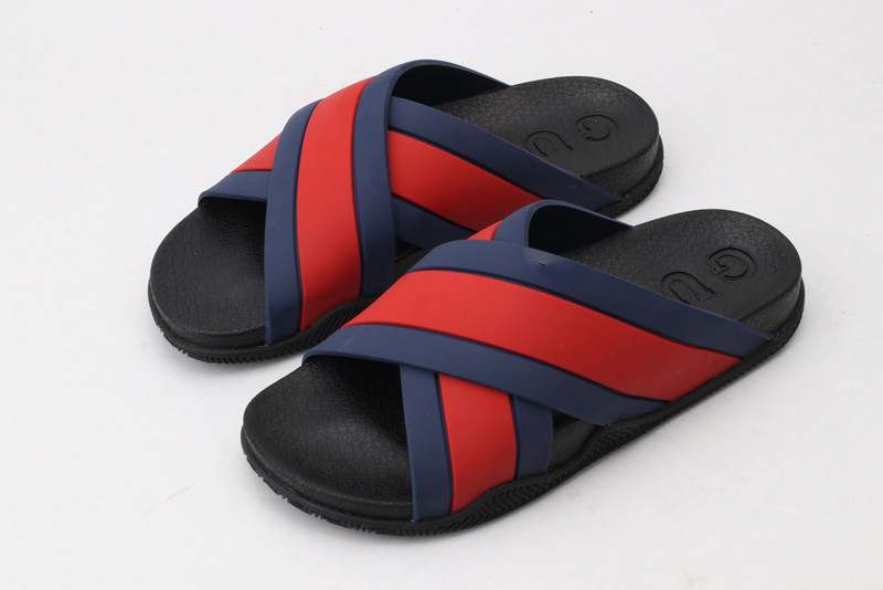 G*u*i slides sandal