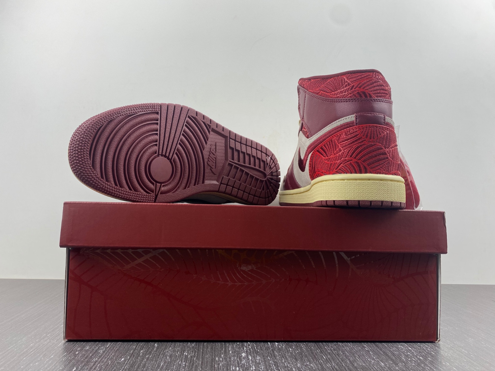 air jordan 1 mid "tiki leaf" dz2820-601