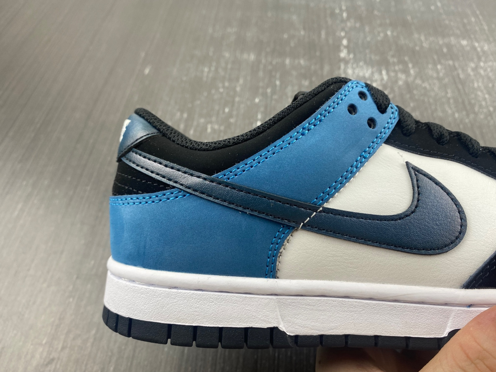 nike dunk low "black/teal" fd6923-100