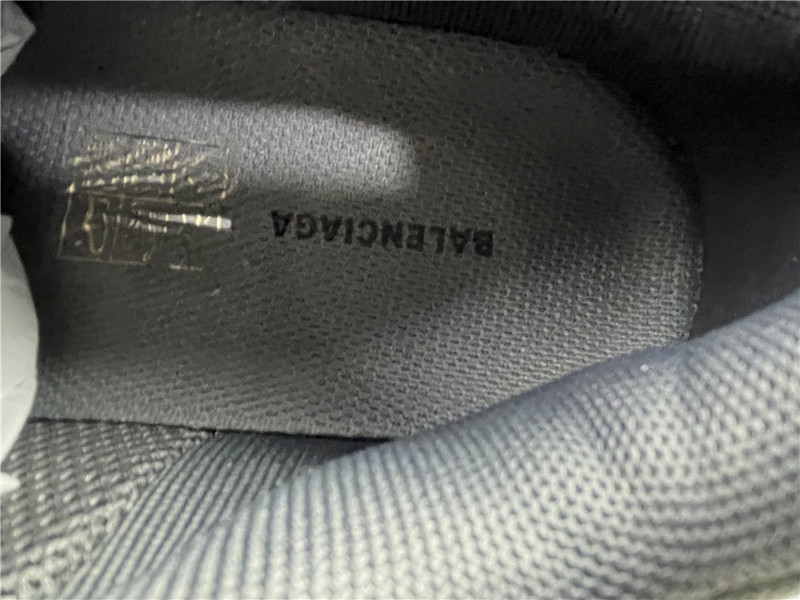 Ba*len*cia*ga triple s