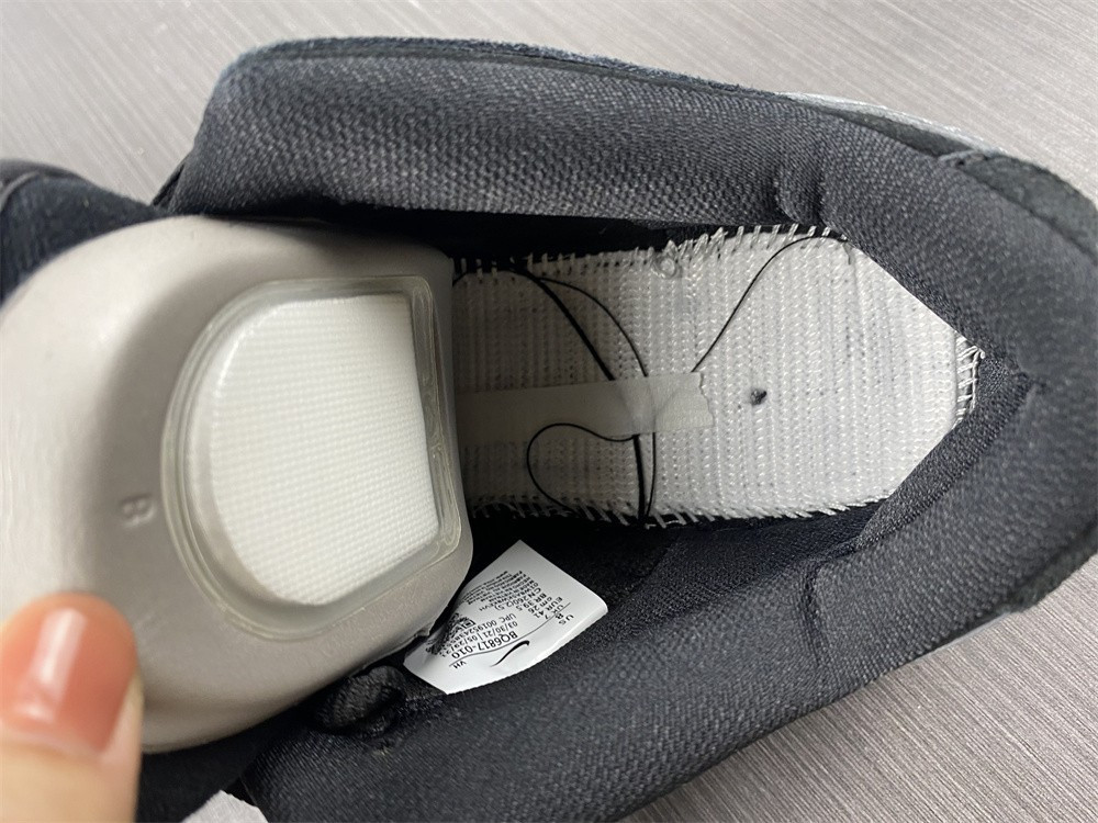 nike sb turns back the clock and reveals a dunk low "fog" colorway bo6817-010