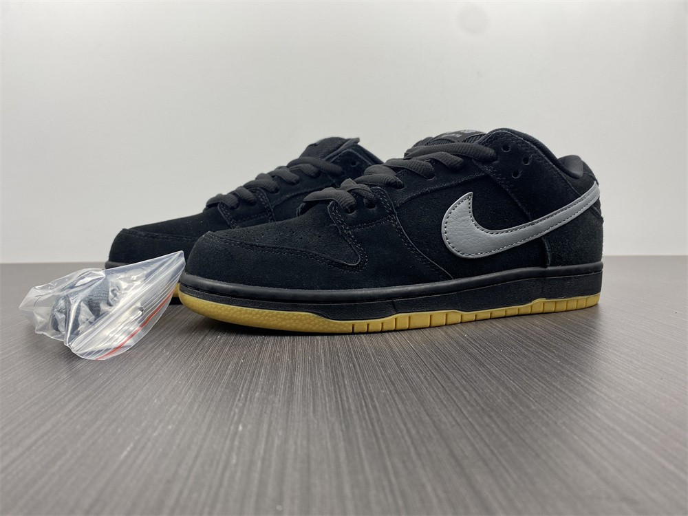 nike sb turns back the clock and reveals a dunk low "fog" colorway bo6817-010