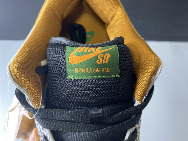 nike sb dunk low “safari” cd2563-002