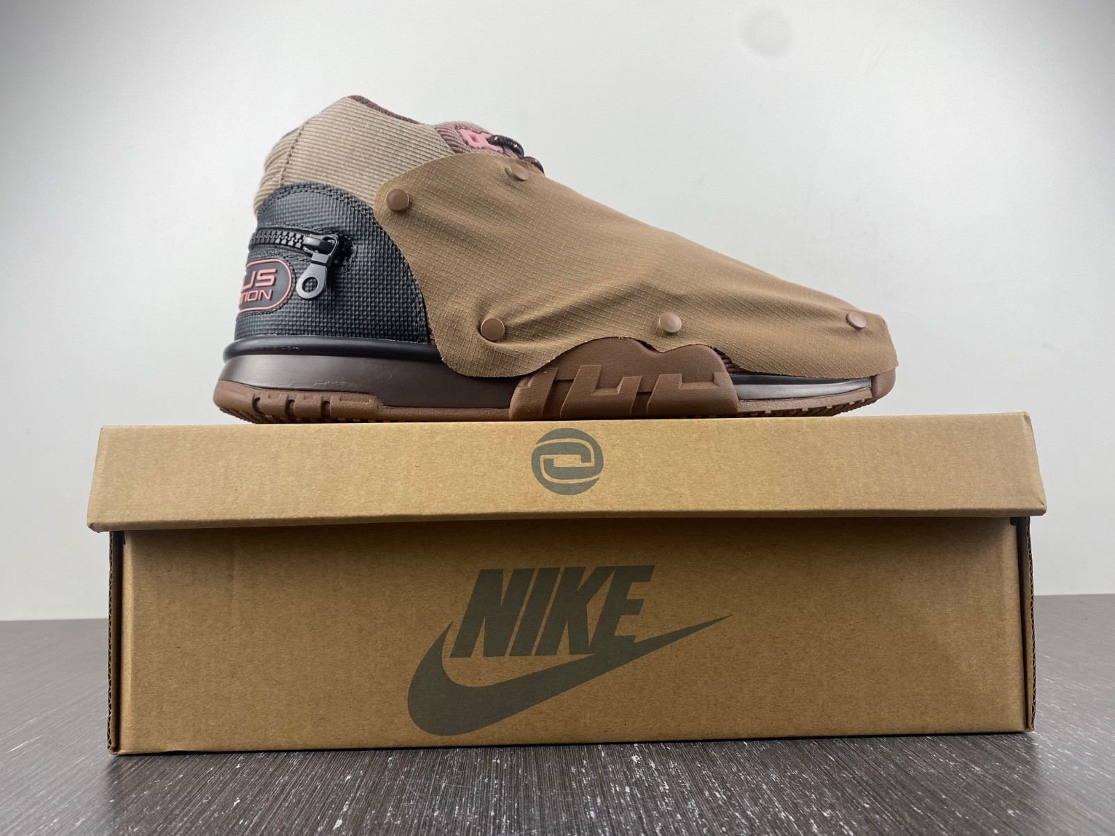 nike air trainer 1 sp travis scott wheat dr7515-200