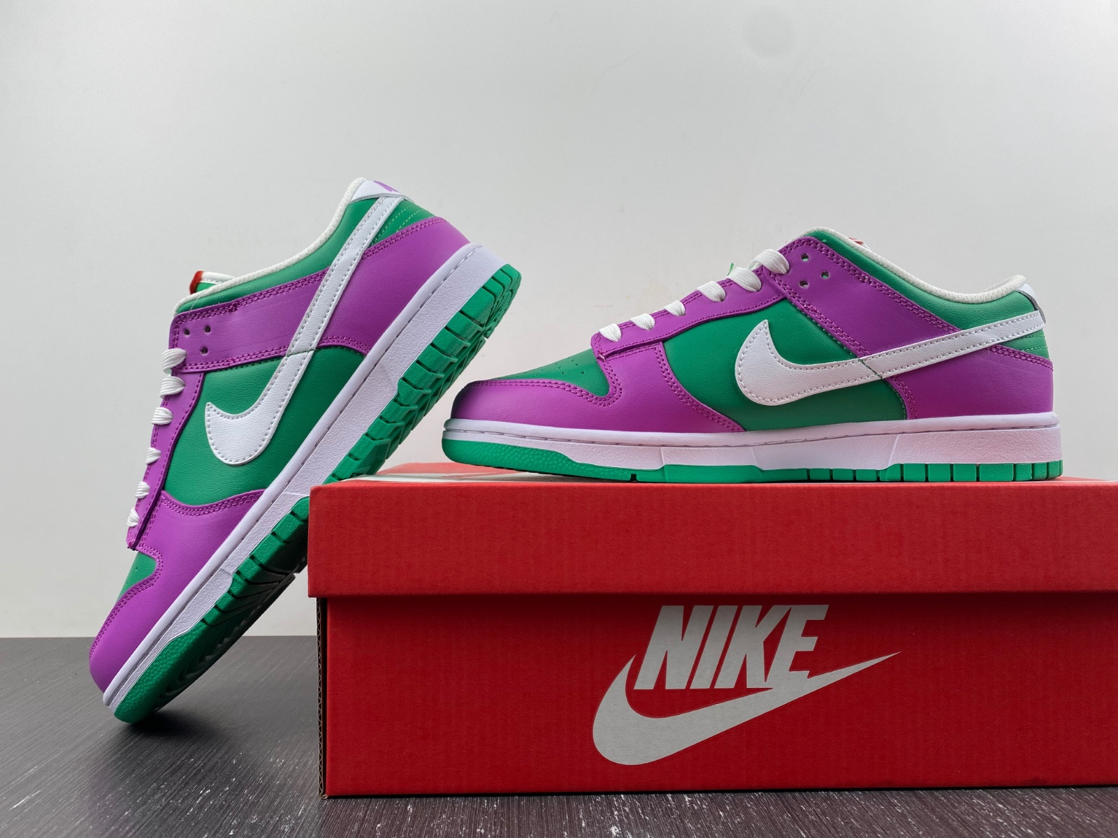 nike dunk low stadium green fuchsia (women