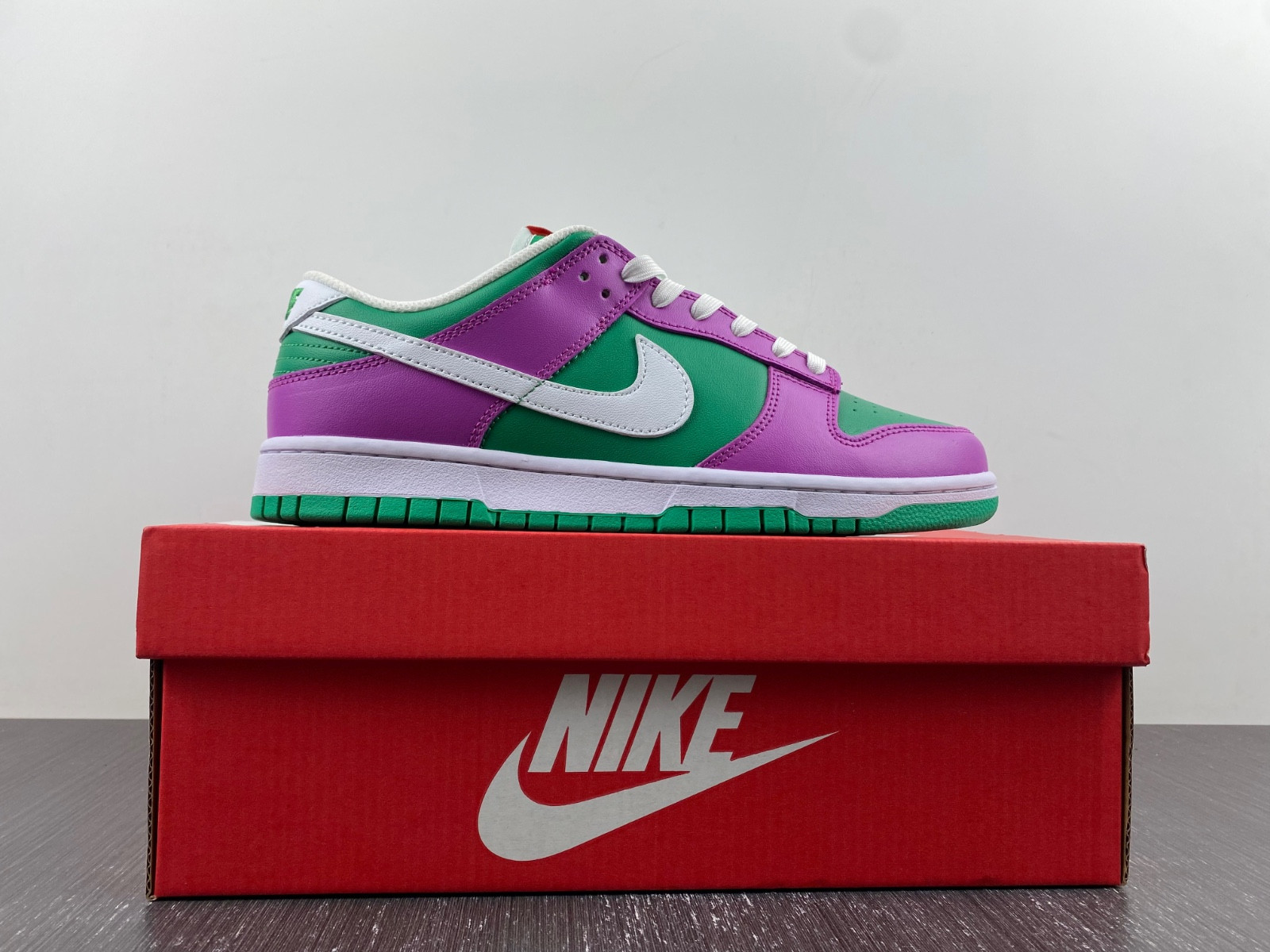 nike dunk low stadium green fuchsia (women