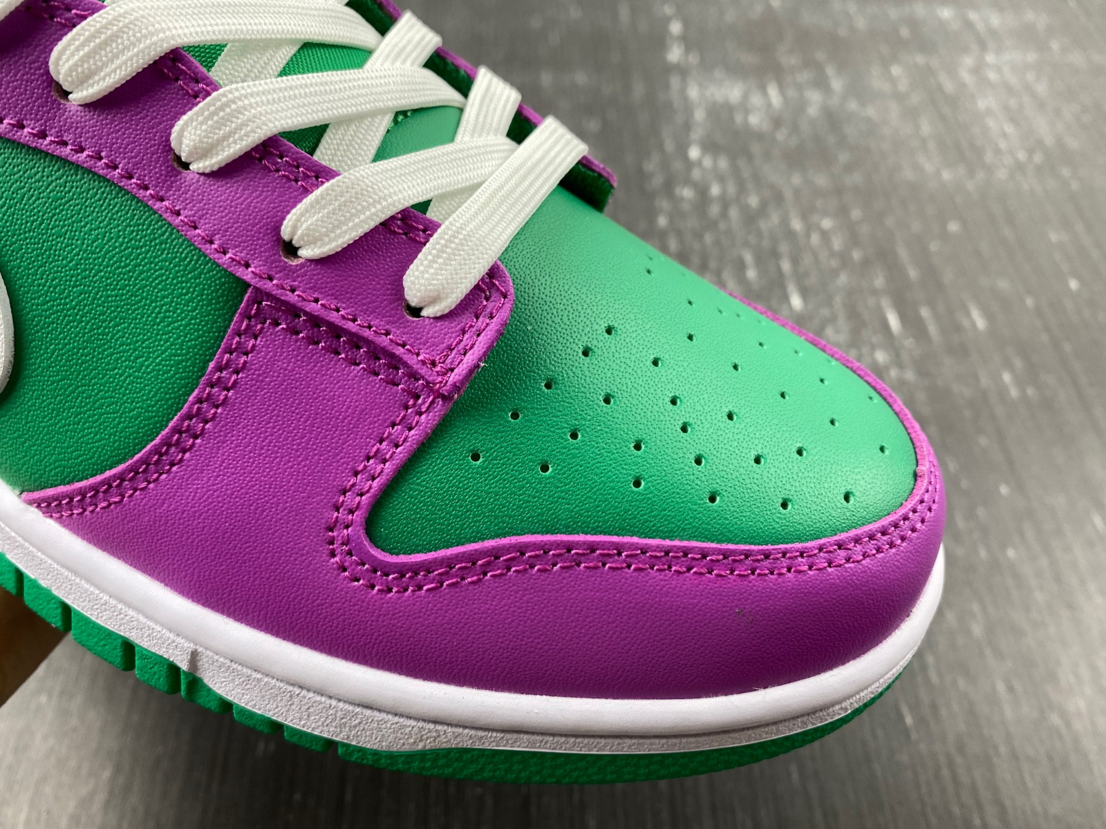 nike dunk low stadium green fuchsia (women