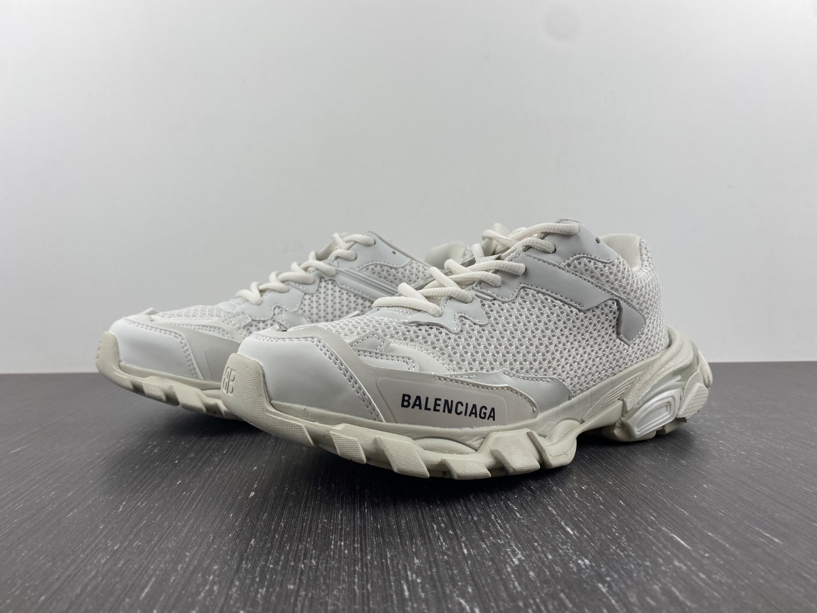 Ba*len*cia*ga men''s track.3 sneaker in white