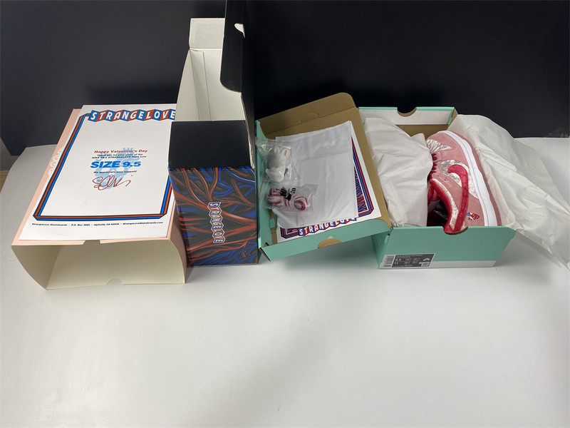 strangelove x dunk low sb 