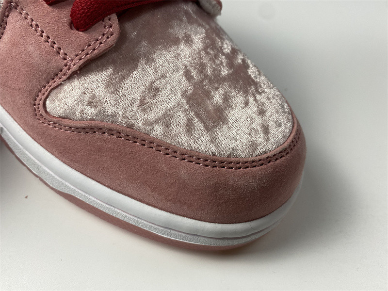 strangelove x dunk low sb 