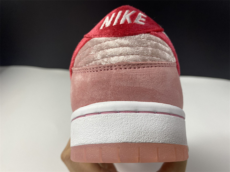 strangelove x dunk low sb 