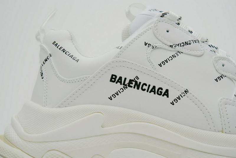 Ba*len*cia*ga triple s
