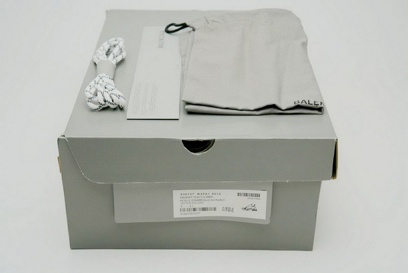 Ba*len*cia*ga triple s