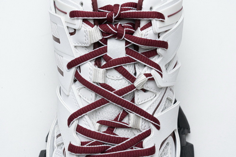 Ba*len*cia*ga track white with red line