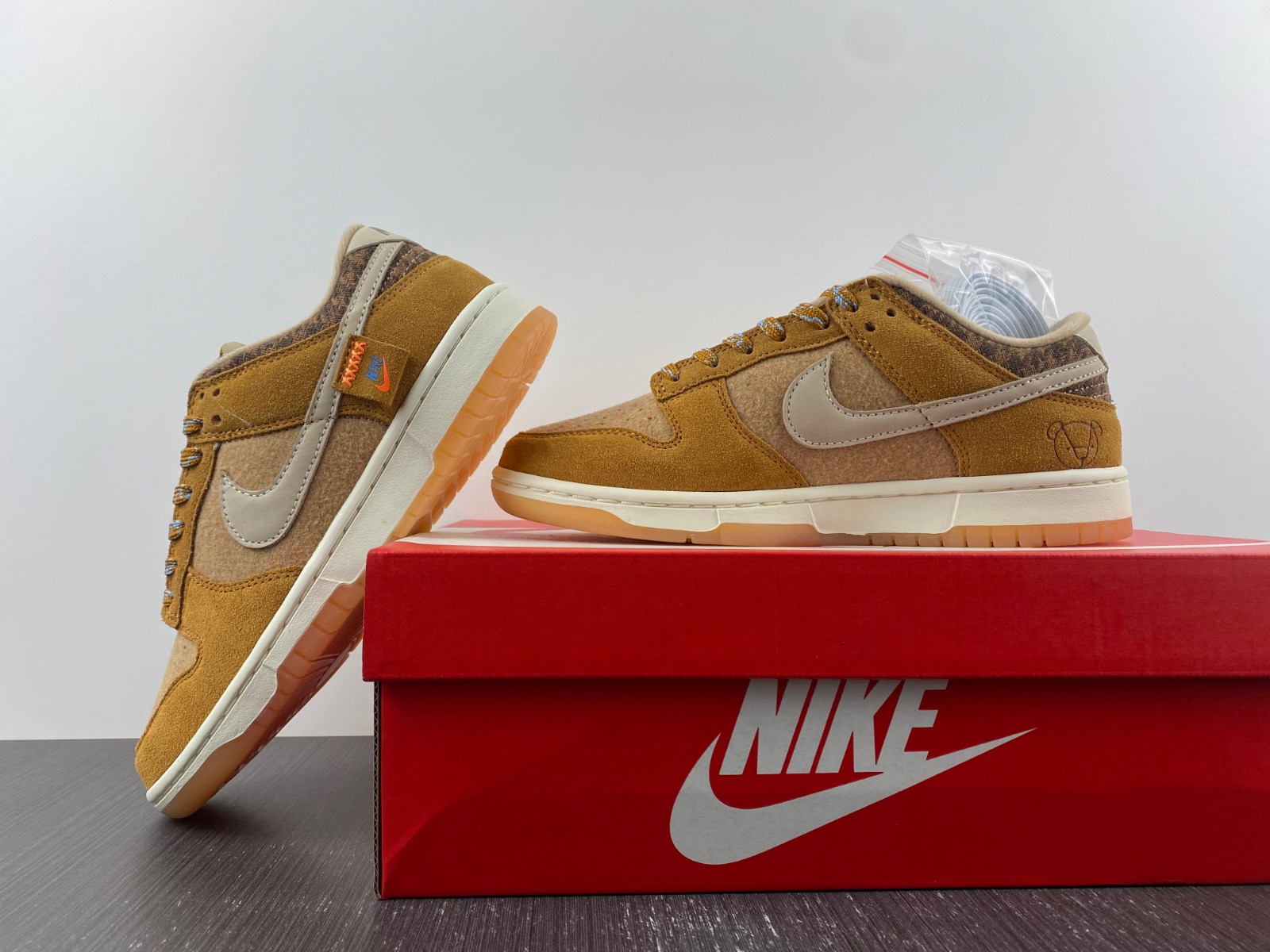 nike dunk low se teddy bear parline dz5350-288