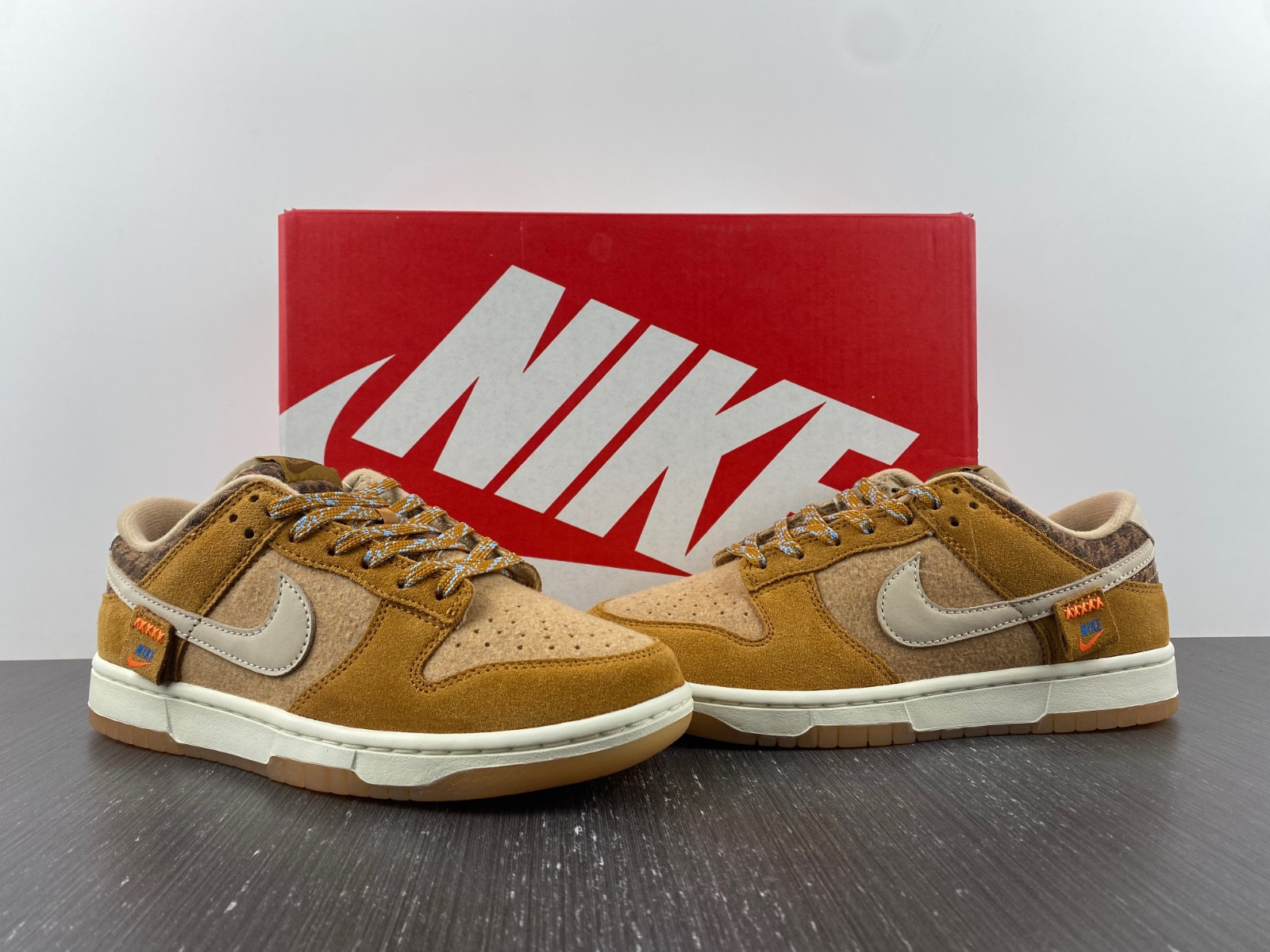nike dunk low se teddy bear parline dz5350-288