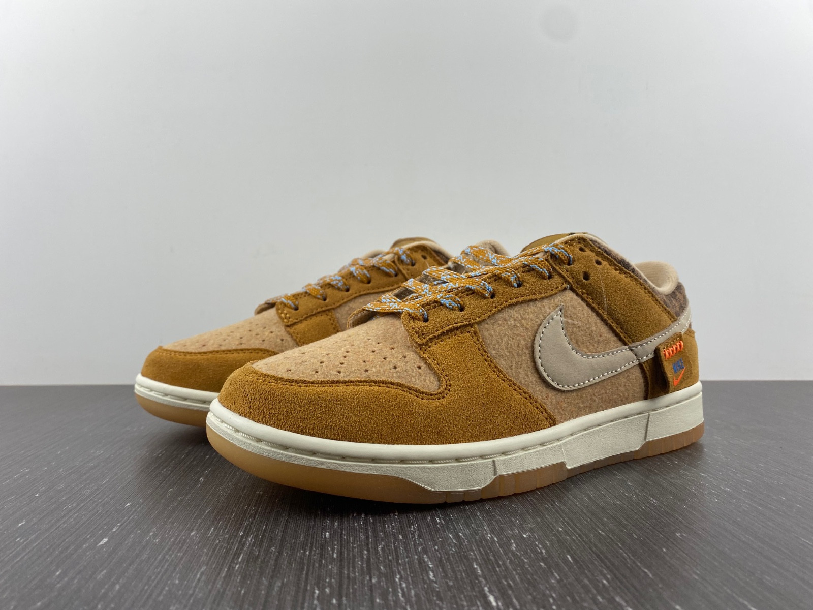 nike dunk low se teddy bear parline dz5350-288