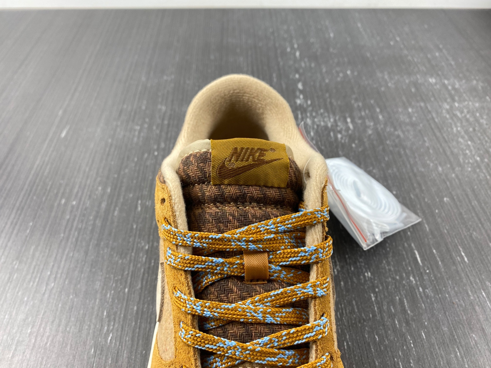 nike dunk low se teddy bear parline dz5350-288