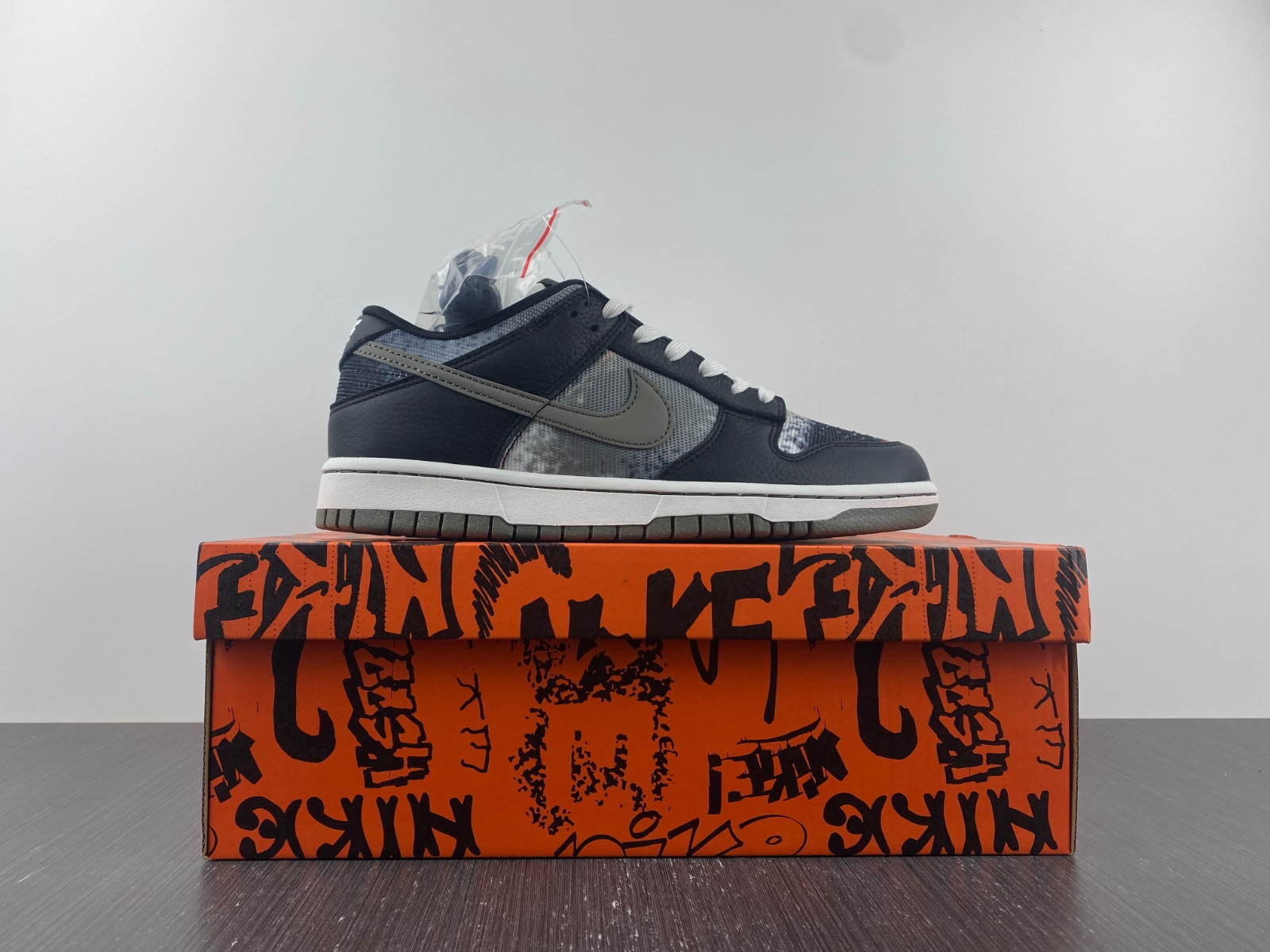 nike dunk low graffiti black red - dm0108-001