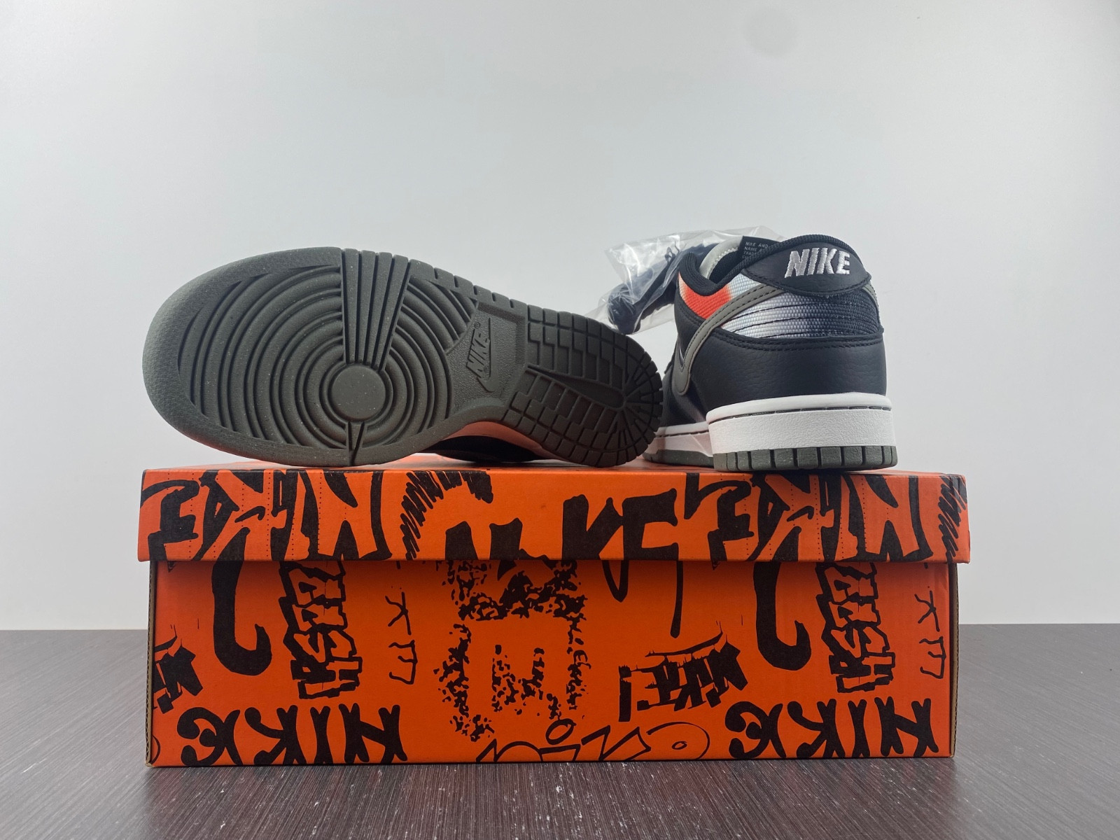 nike dunk low graffiti black red - dm0108-001