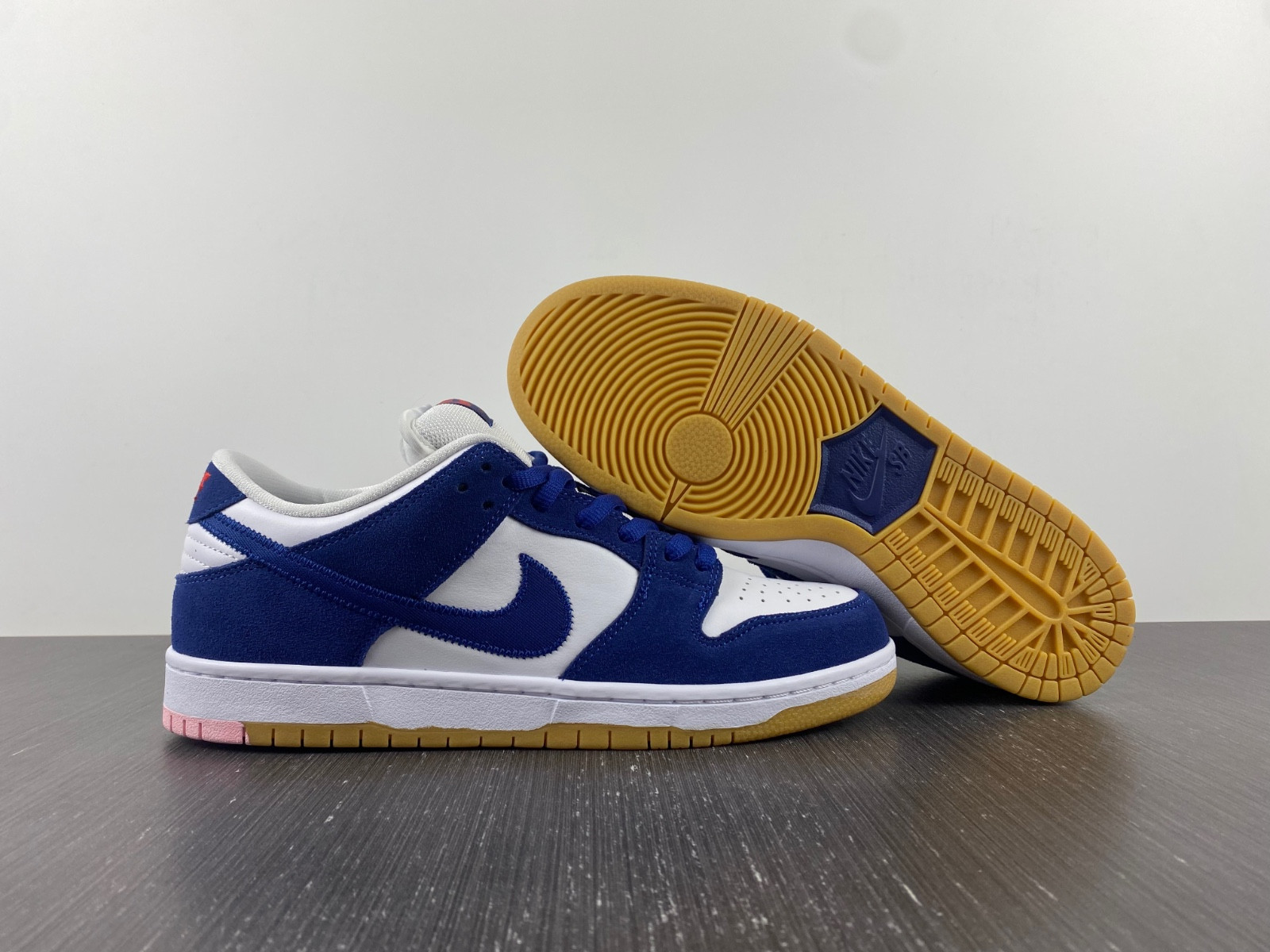nike sb dunk low dodgers do9395-400