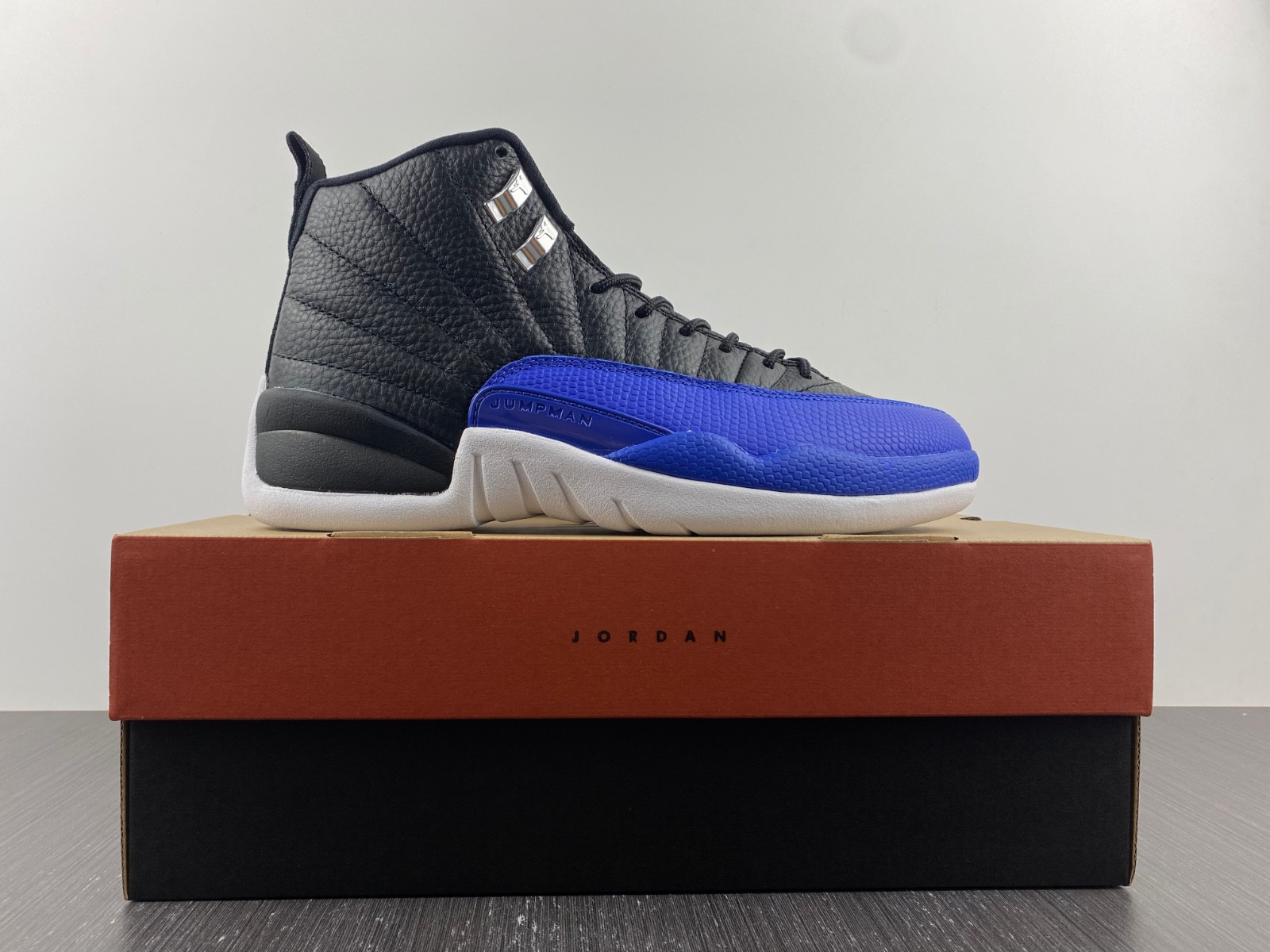 jordan 12 retro hyper royal (w) - ao6068-004