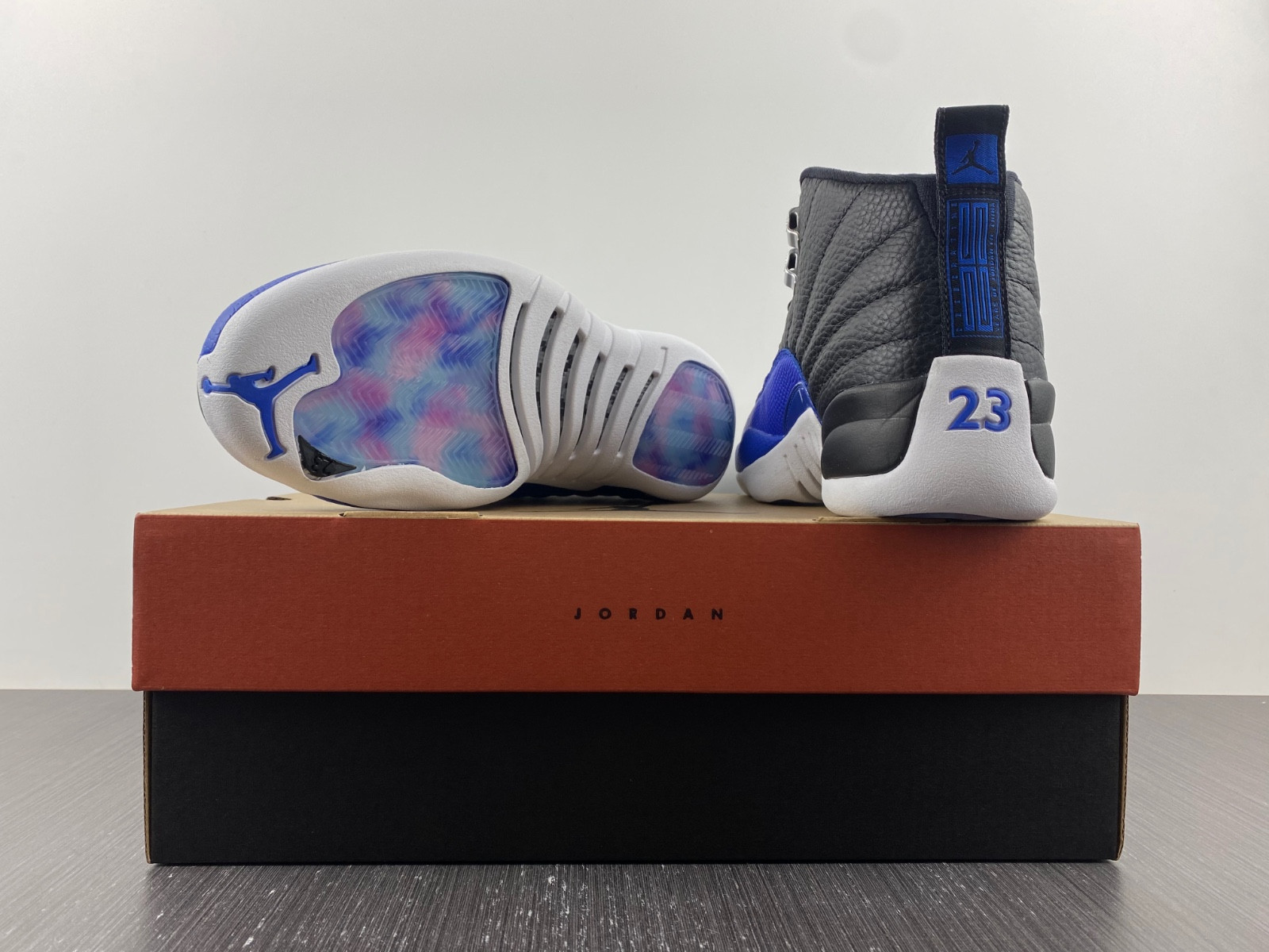 jordan 12 retro hyper royal (w) - ao6068-004
