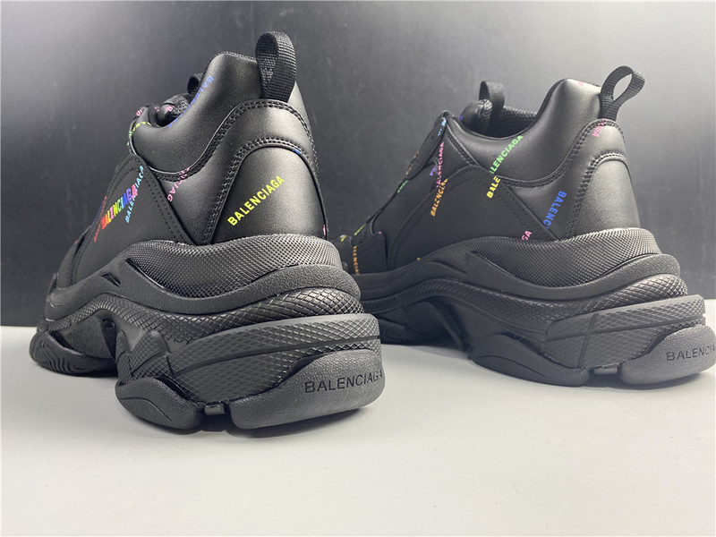 Ba*len*cia*ga triple s