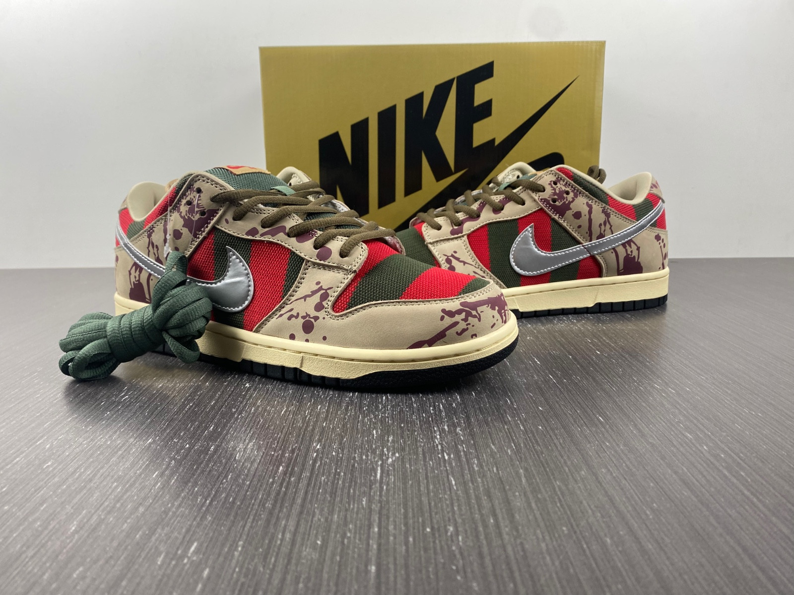 nike dunk sb low freddy krueger - 313170-202
