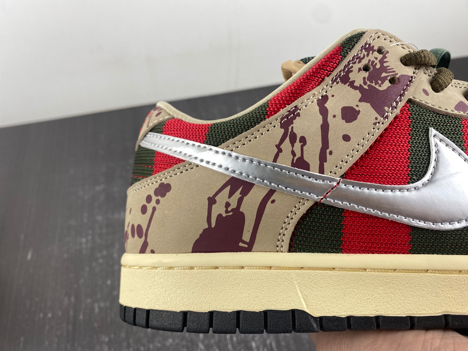 nike dunk sb low freddy krueger - 313170-202