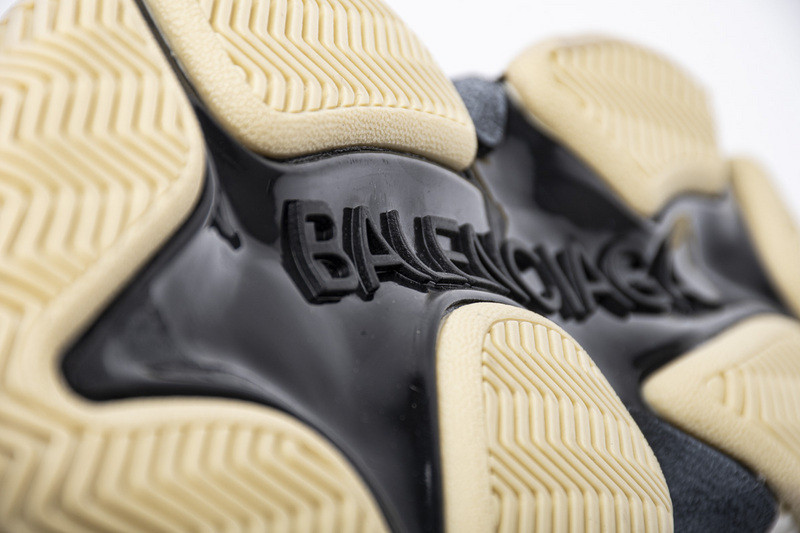 Ba*len*cia*ga triple s