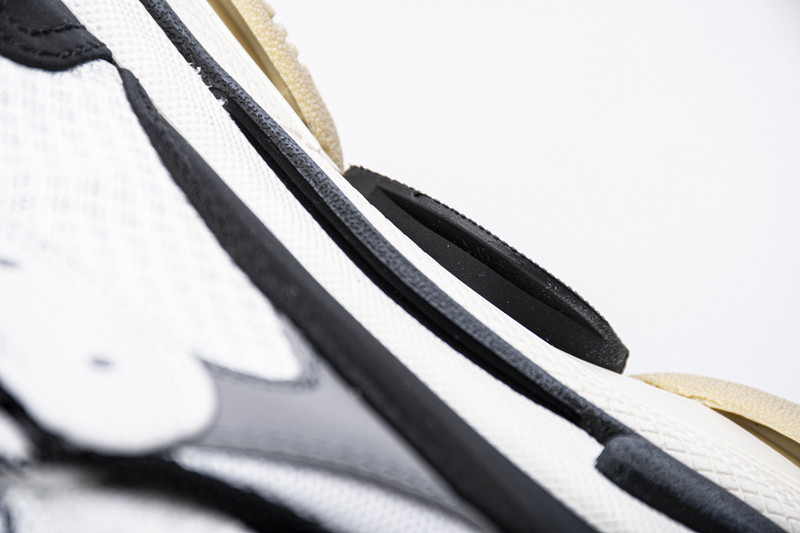 Ba*len*cia*ga triple s