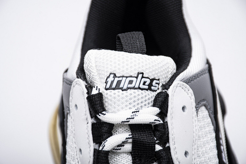 Ba*len*cia*ga triple s