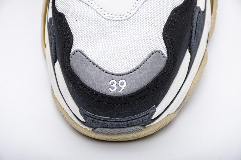 Ba*len*cia*ga triple s