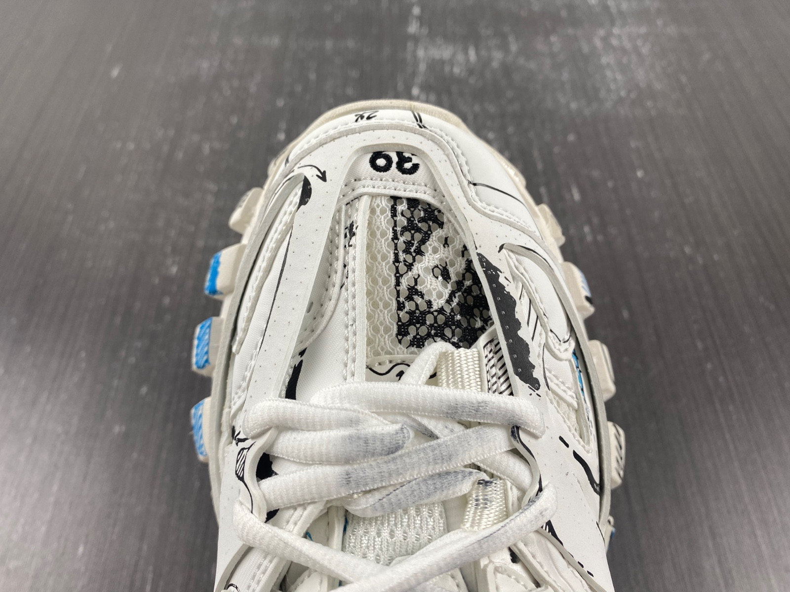 Ba*len*cia*ga track mule