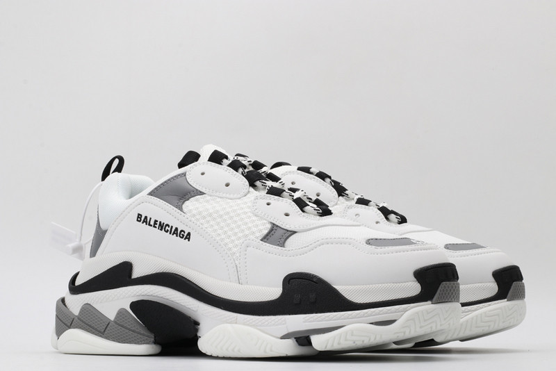 Ba*len*cia*ga triple s