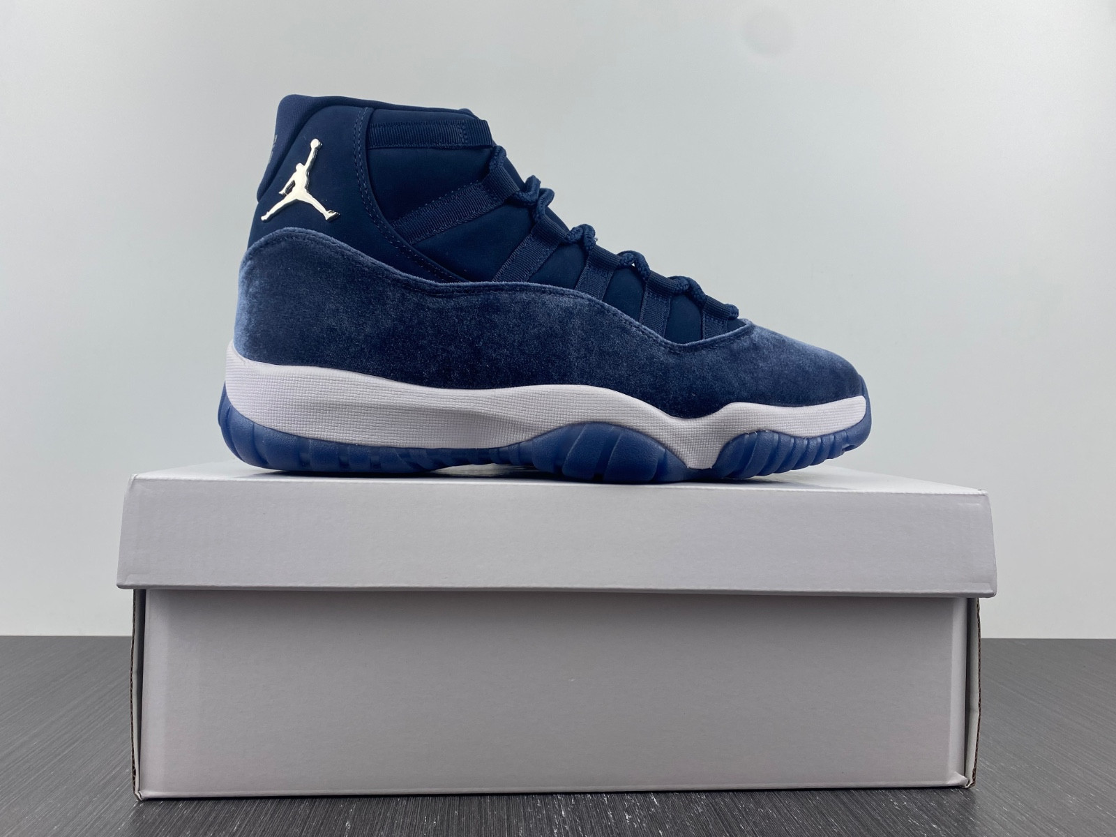air jordan 11 midnight navy metallic silver white ar0715-441