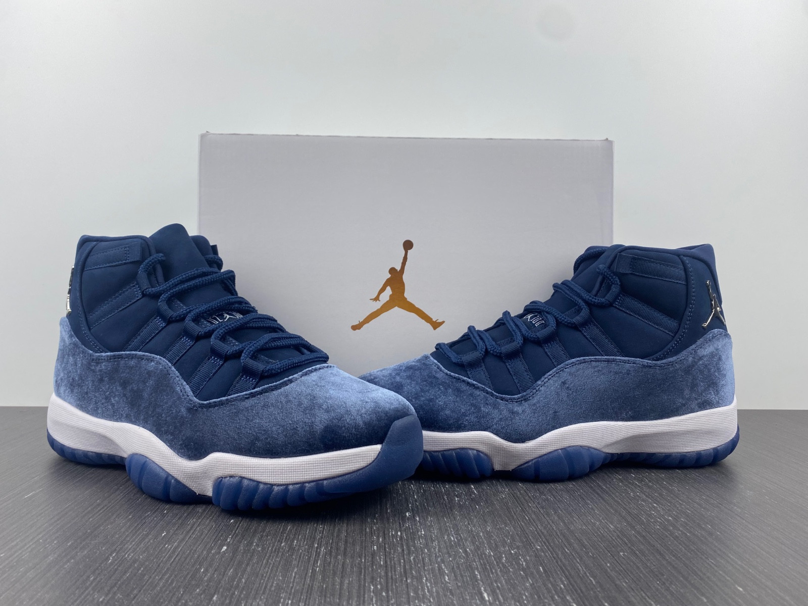 air jordan 11 midnight navy metallic silver white ar0715-441