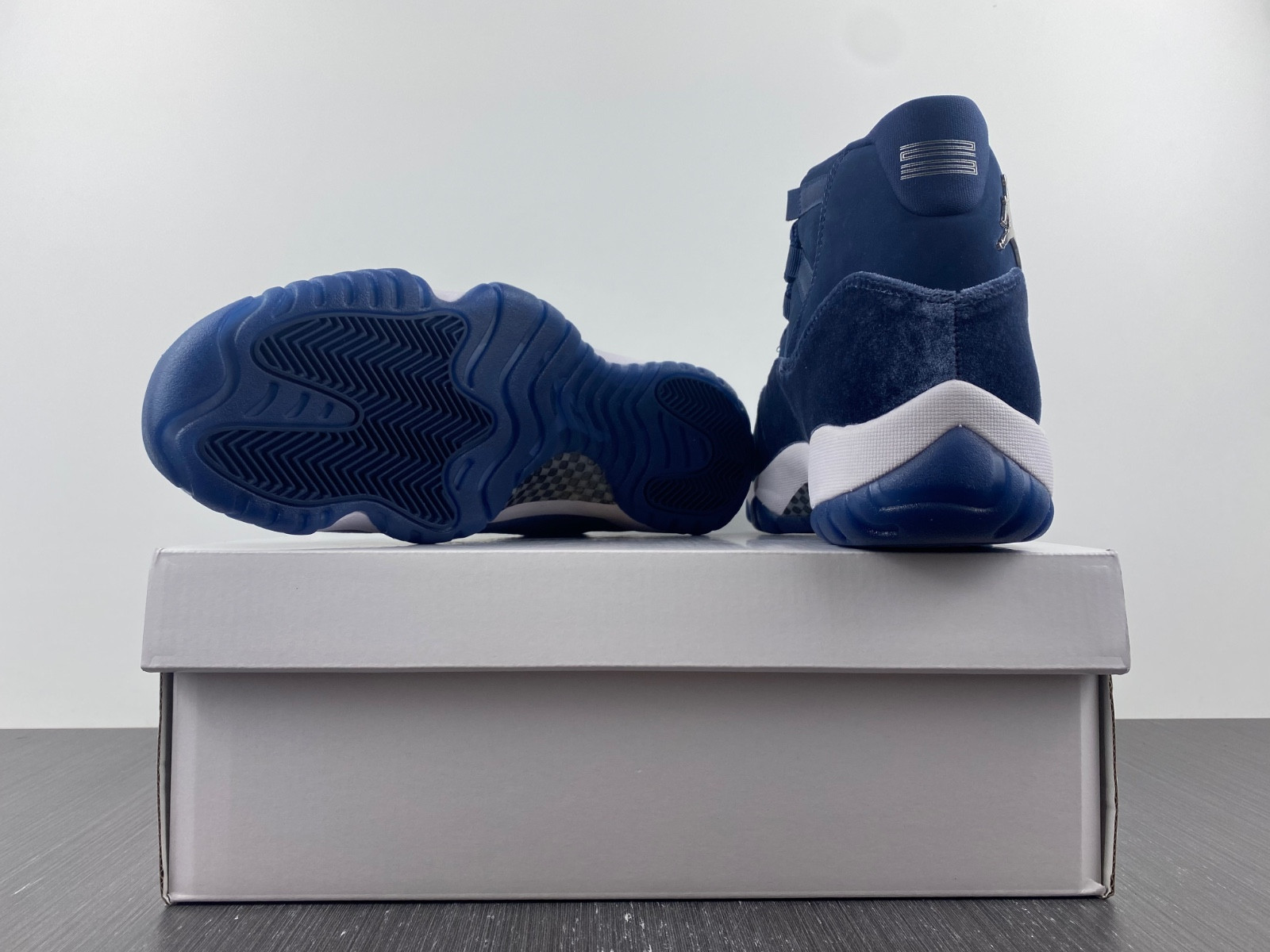 air jordan 11 midnight navy metallic silver white ar0715-441