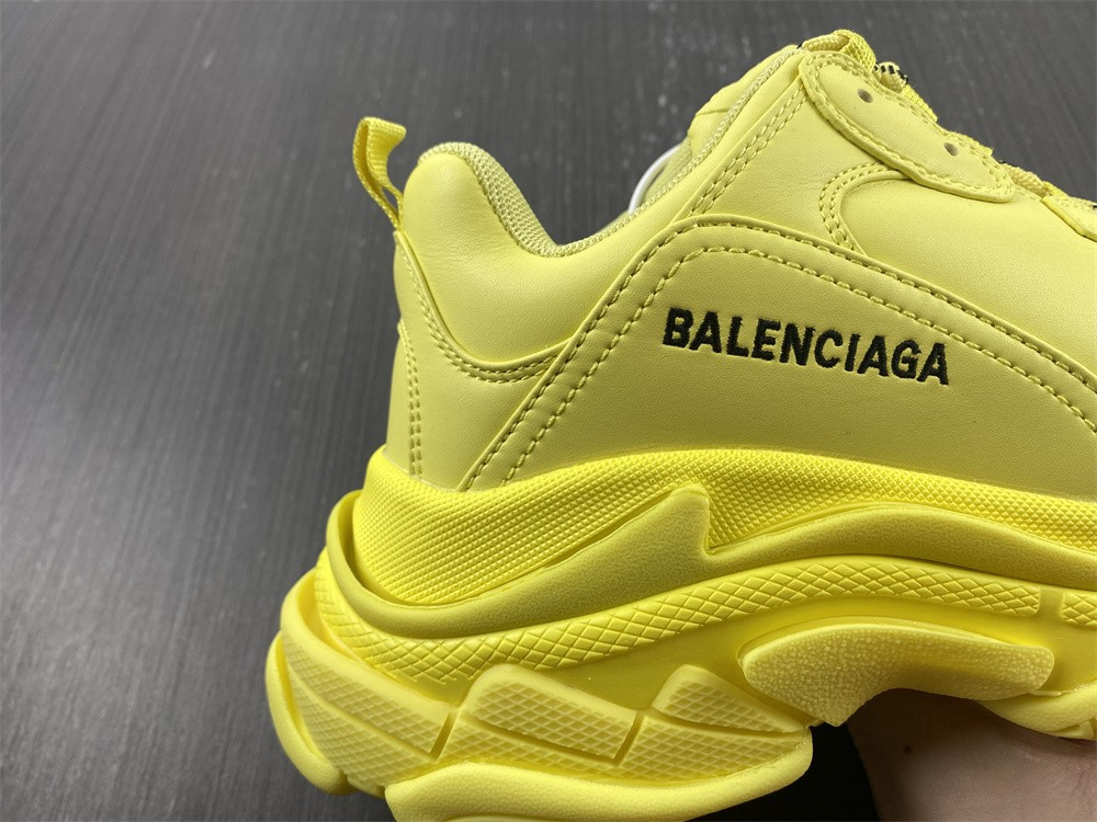 Ba*len*cia*ga triple s