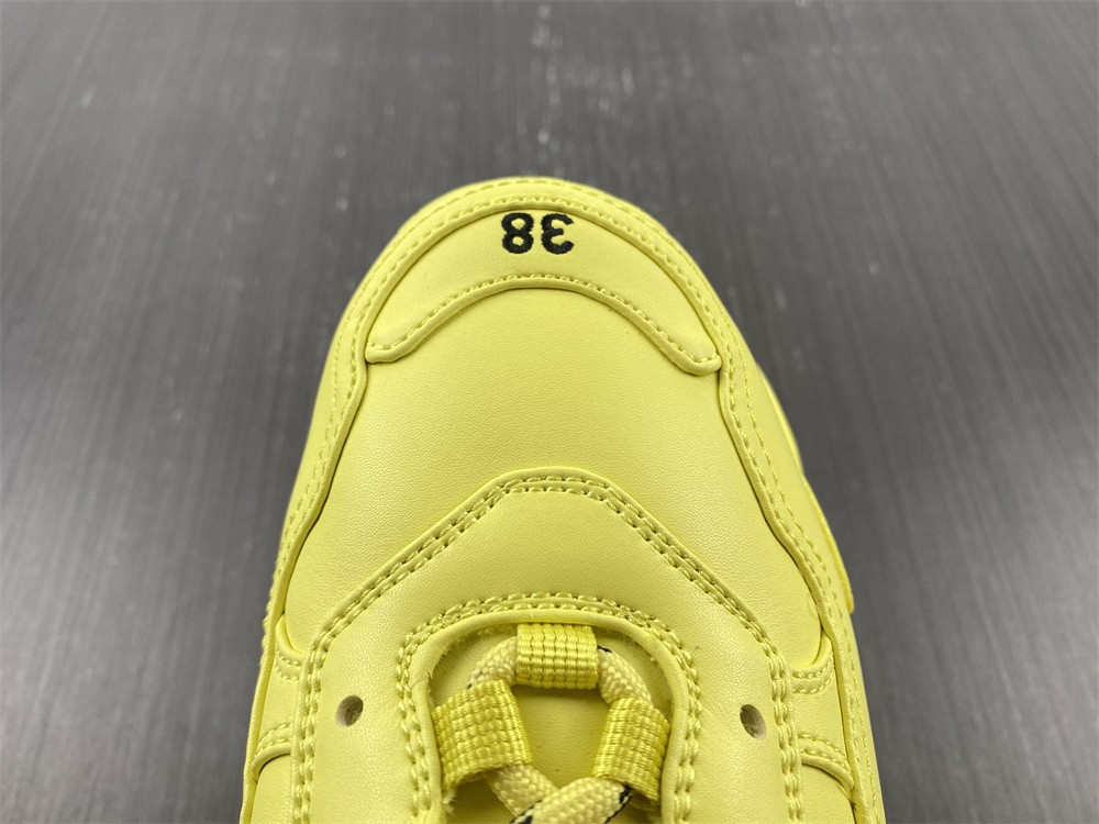 Ba*len*cia*ga triple s