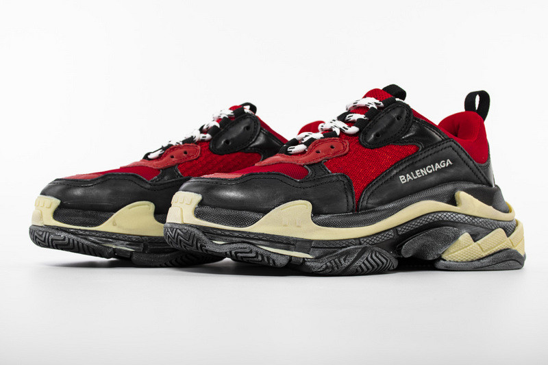 Ba*len*cia*ga triple s red/ black