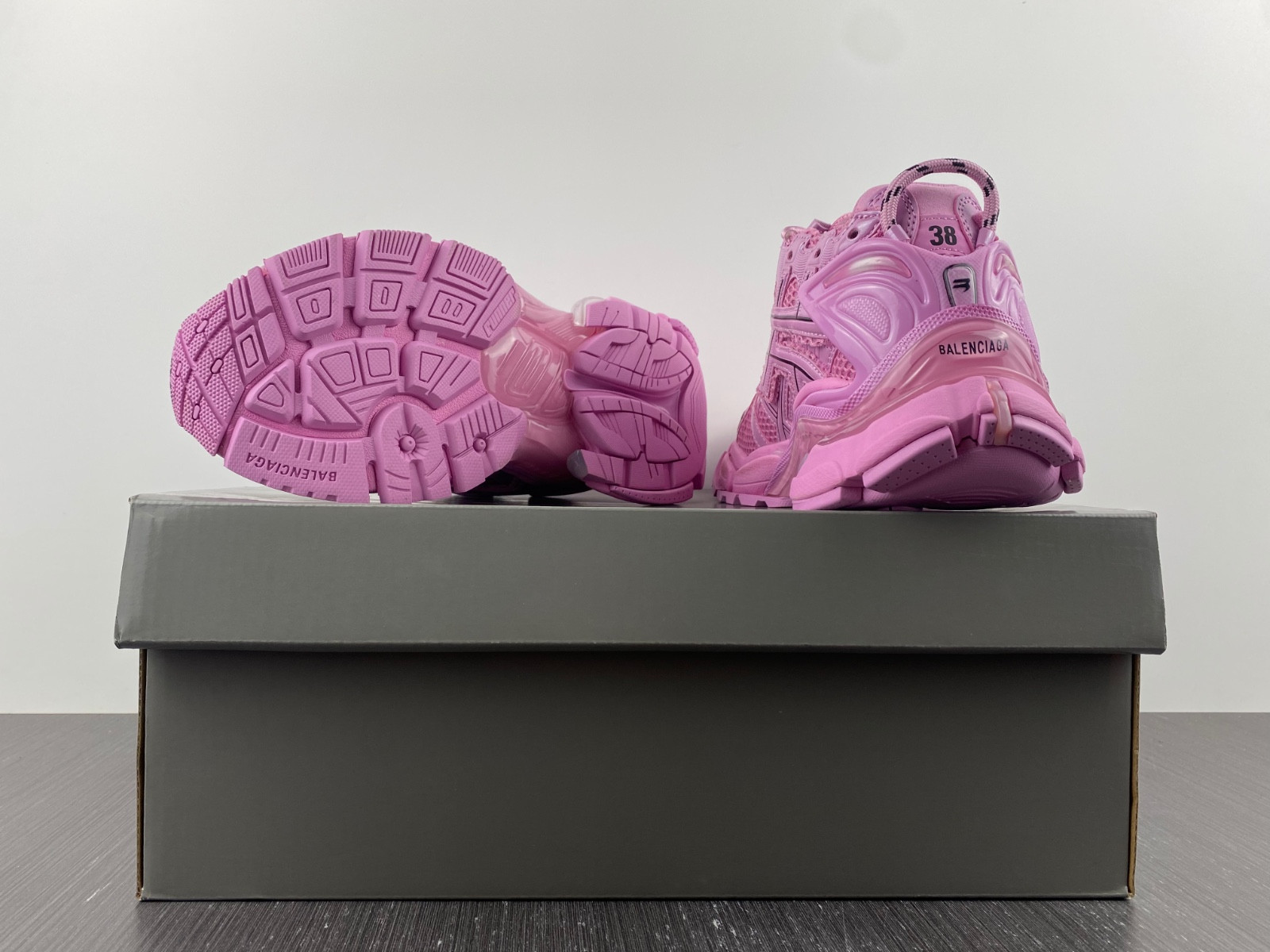 Ba*len*cia*ga runner sneaker