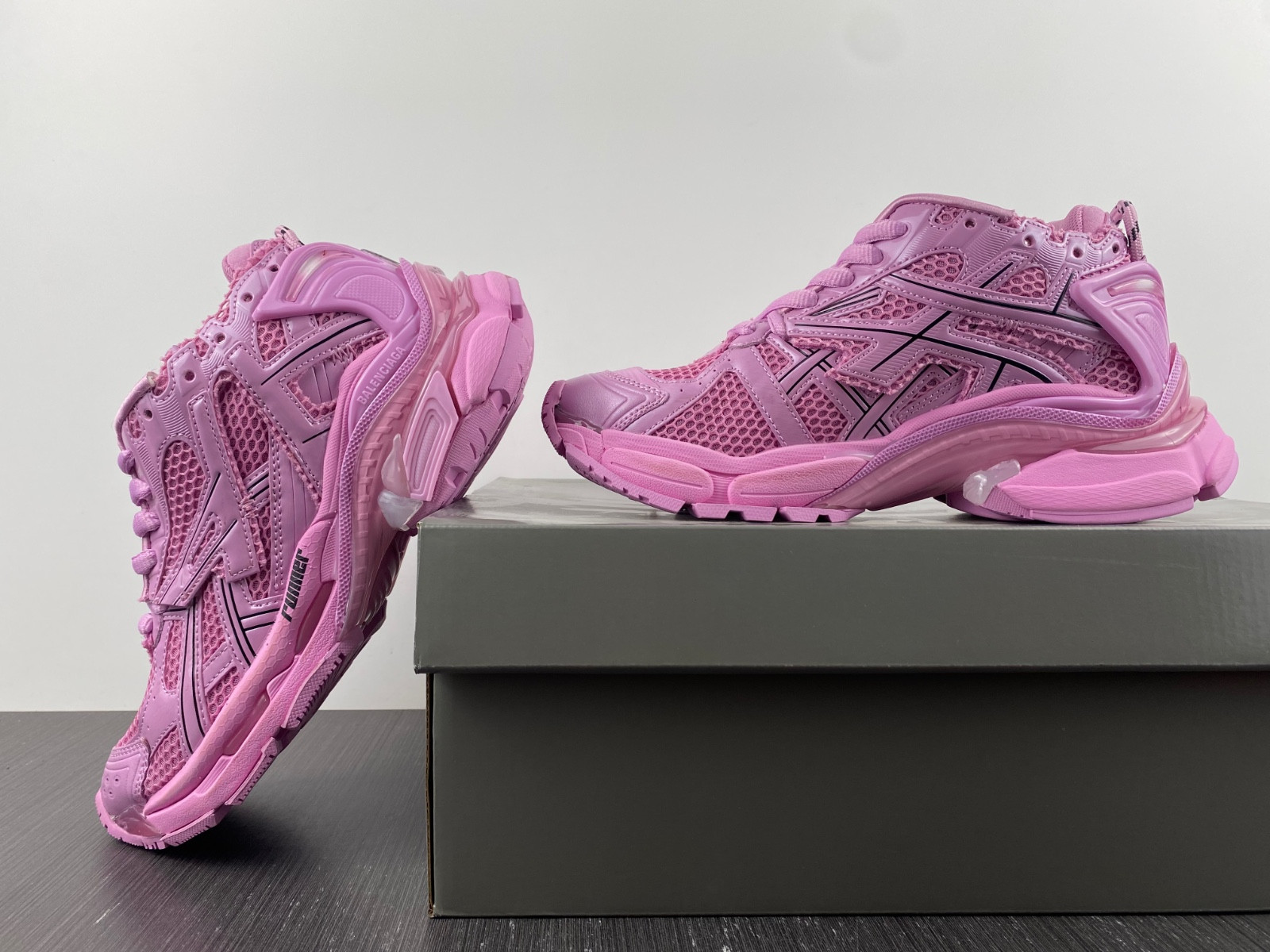 Ba*len*cia*ga runner sneaker