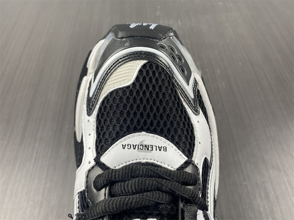 Ba*len*cia*ga runner sneaker 677403w3rb29010